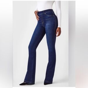 Spanx Flare Leg Jeans Women’s Midnight Shade Size Medium. NWT